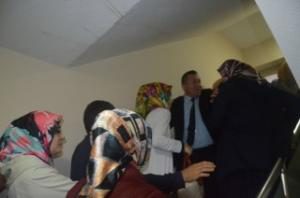 VATANDAŞLAR UZUN KUYRUKLAR OLUŞTURDU