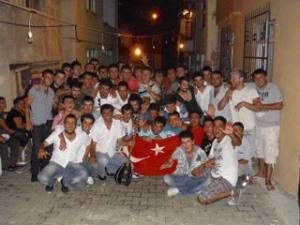 ASKER GECELERİ COŞKUYLA SÜRÜYOR