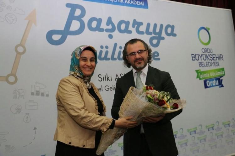 ÖĞRENCİLERE "BAŞARIYA GÜLÜMSE" SEMİNERİ