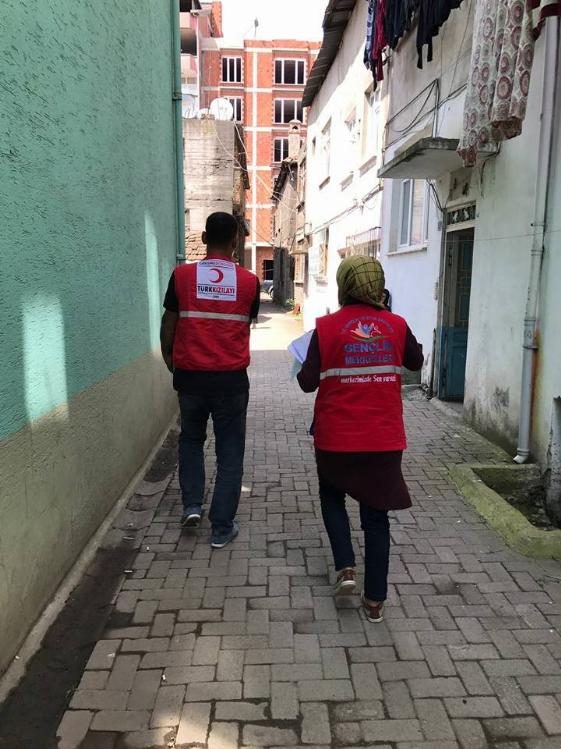 Kızılay’dan 400 aileye gıda yardımı