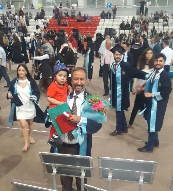 Üniversiteyi 58 yaşında dereceyle bitirdi