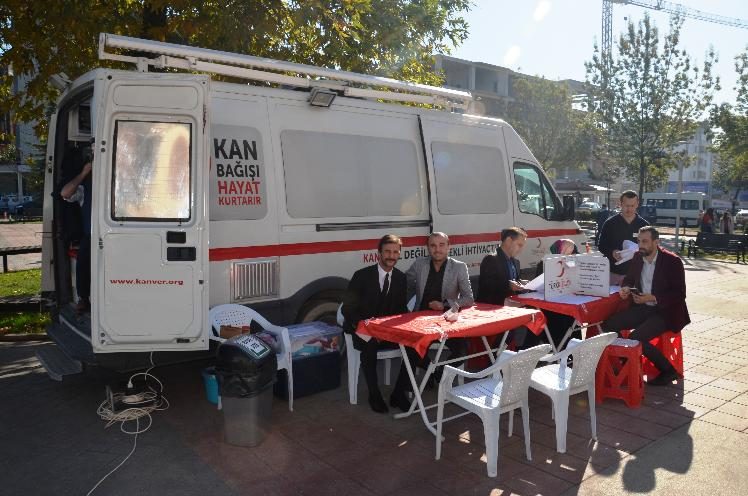 Avukatlar kan verdi