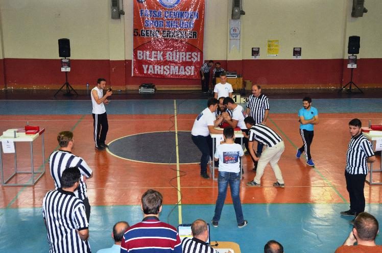 Bilek güreşi yarışması yapıldı