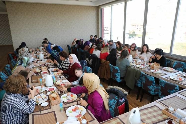 Özel öğrenciler kahvaltıda buluştu