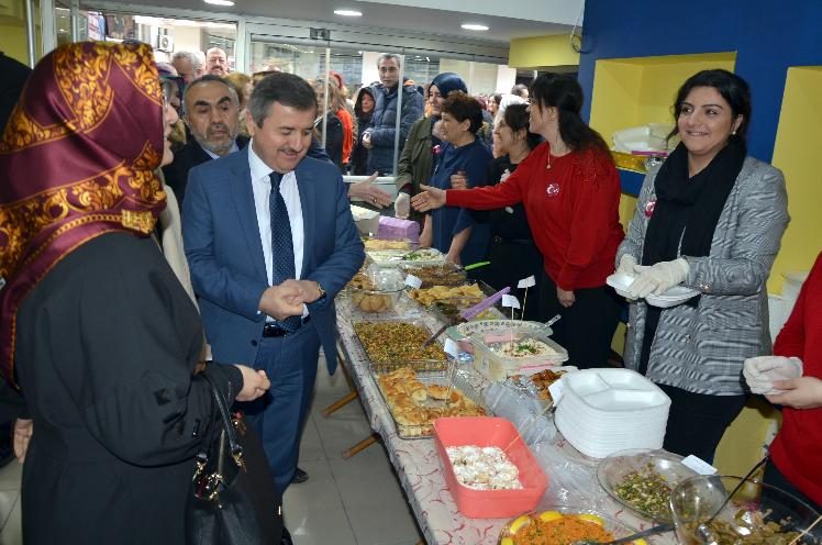 Belediyedeki bayanlardan Afrin’deki askerlere destek kermesi