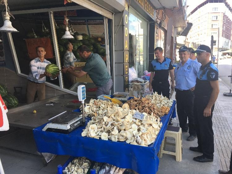 Caddelerde artık kaldırım işgali ve seyyar satıcı olmayacak