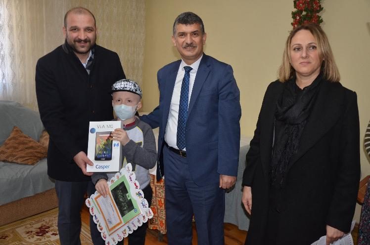 Kanser hastası ve engelli öğrencinin evde karne heyecanı
