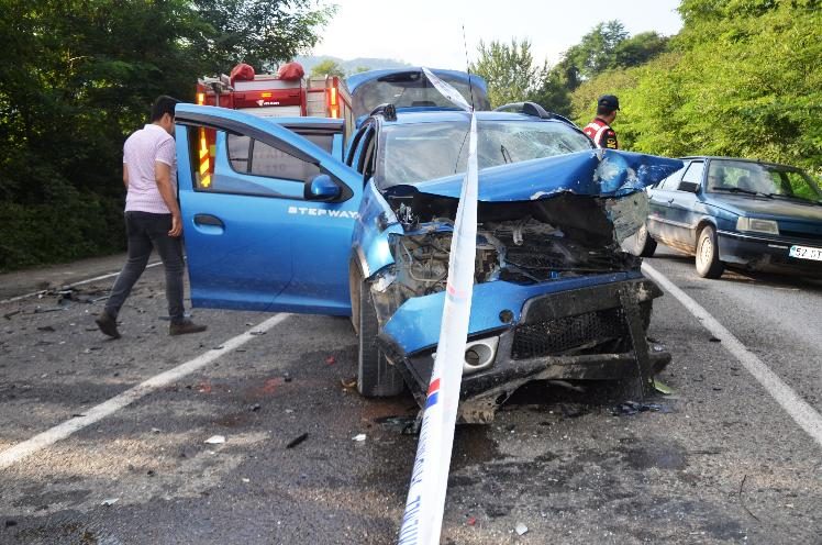 Zincirleme trafik kazasında 1 kişi ölü, 1 kişi yaralandı