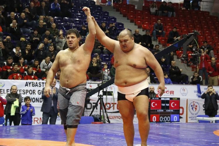 Recep Kara Asya Sumo Şampiyonunu Tuş Etti