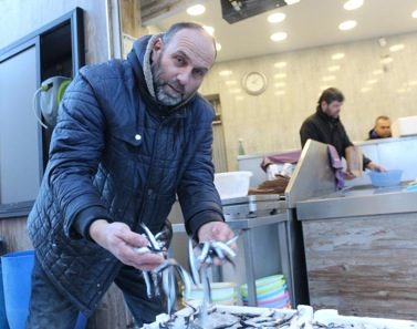 Kar yağdı, fiyatlar arttı...Hamsinin fiyatı 20 TL’ye çıktı