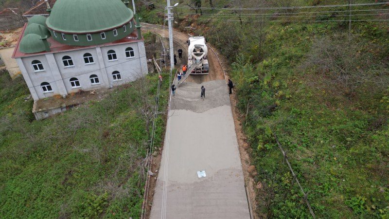 Fatsa kırsalının dört bir yanında konforlu beton yol çalışması