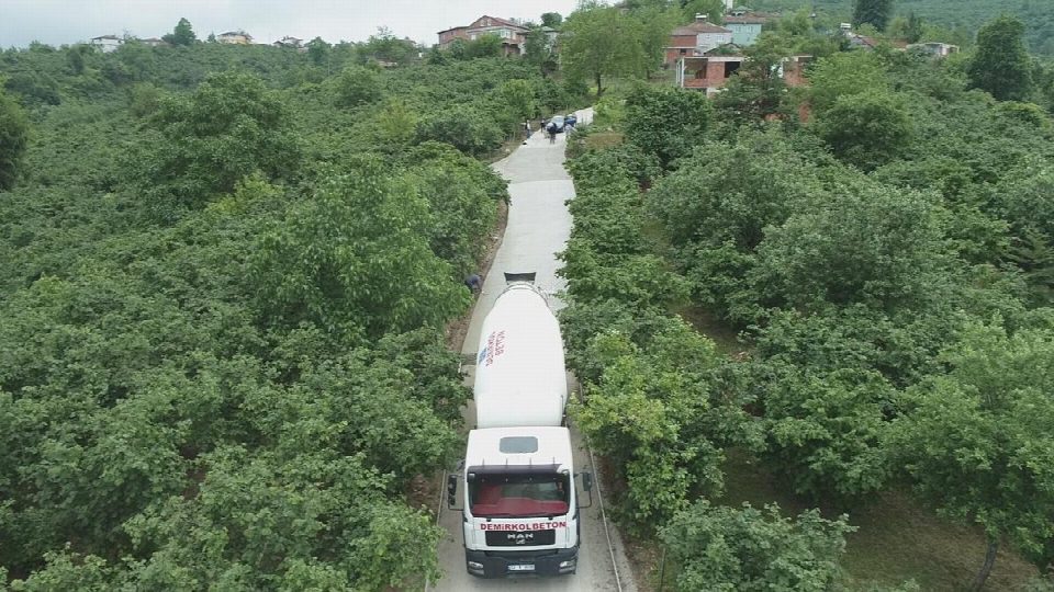 Tayalı mahallesi asırlık beton yoluna kavuştu