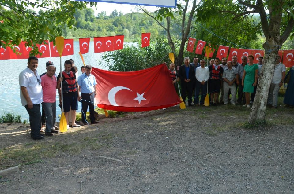 KANO SPORCULARI GAGA GÖLÜNDE TÜRK BAYRAĞI AÇTILAR ... Fatsa Kaymakamı Mehmet Yapıcı: “ Milletimiz Her Türlü Sıkıntının, Belaların Üstesinden Gelmeyi Bilir”