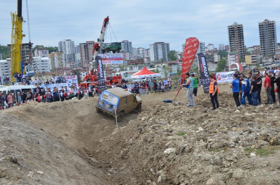 Off-Road yarışları nefes kesti