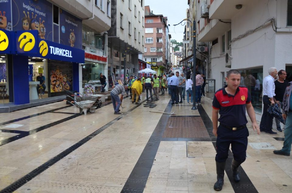 FATSA’DA METREKAREYE 200 KİLOGRAM YAĞMUR YAĞDI