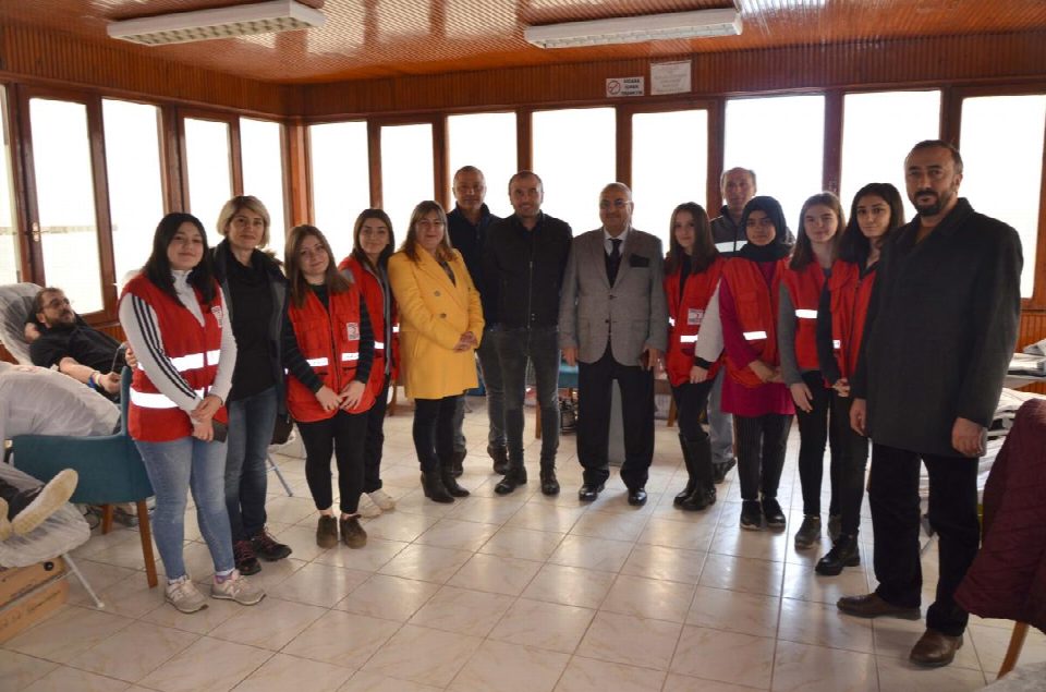Öğrencilerden Kızılay’a kan bağışı etkinliği