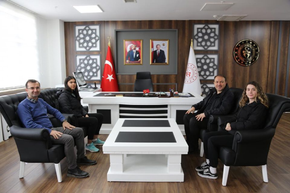 Başarılı taekwondocu Genç’i ziyaret etti