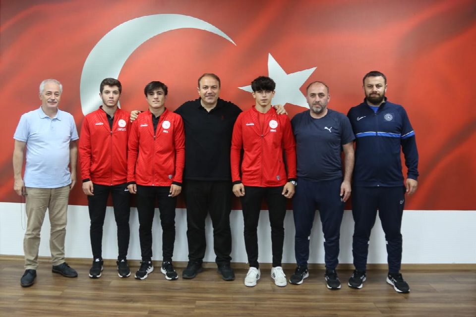 Şampiyon güreşçilerden Genç’e ziyaret