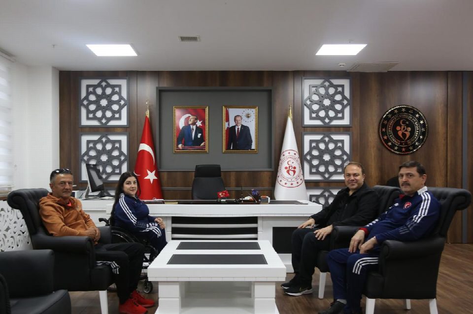 Atıcılık milli sporcuları Genç’i ziyaret etti