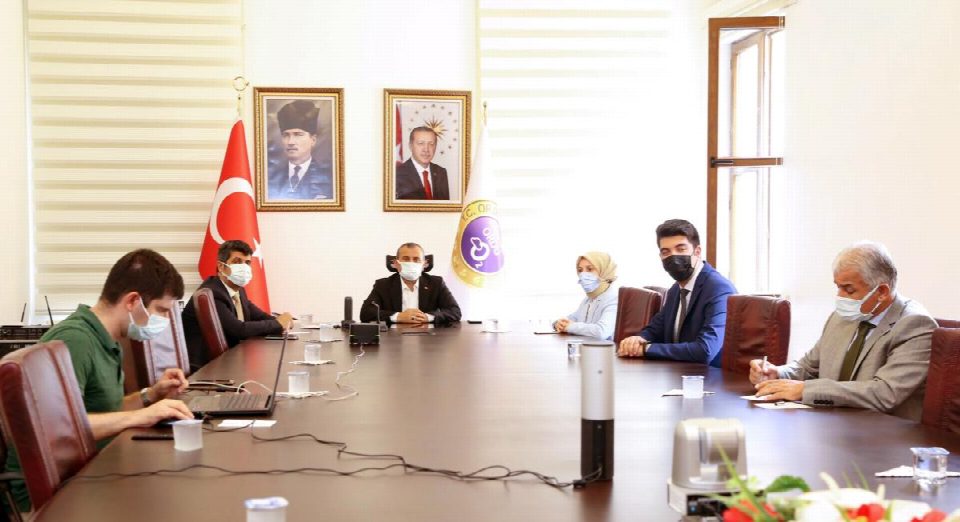 Vali Sonel, “Pandemide önceliğimiz aşı”