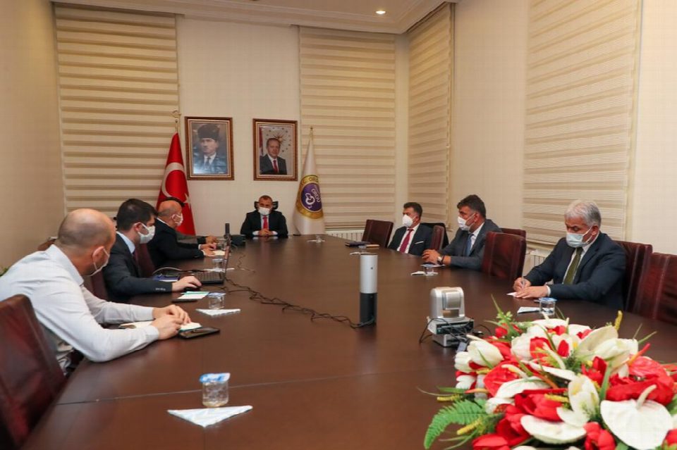 Sonel, “Aşılama çalışmalarındaki başarımızı, vaka sayılarımızı azaltarak da göstermeliyiz”