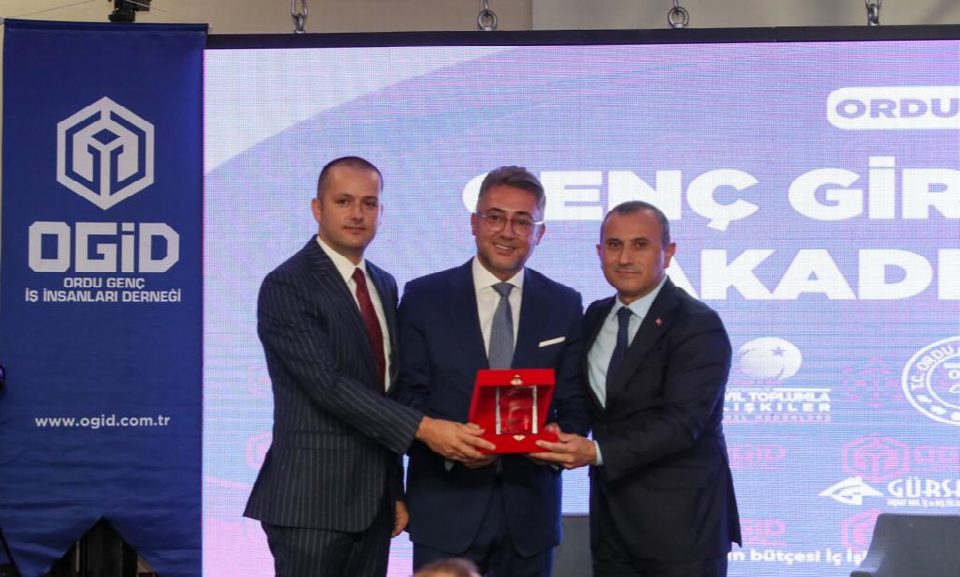 Vali Sonel, genç iş insanlarımızın tecrübe paylaşımı etkinliğine katıldı