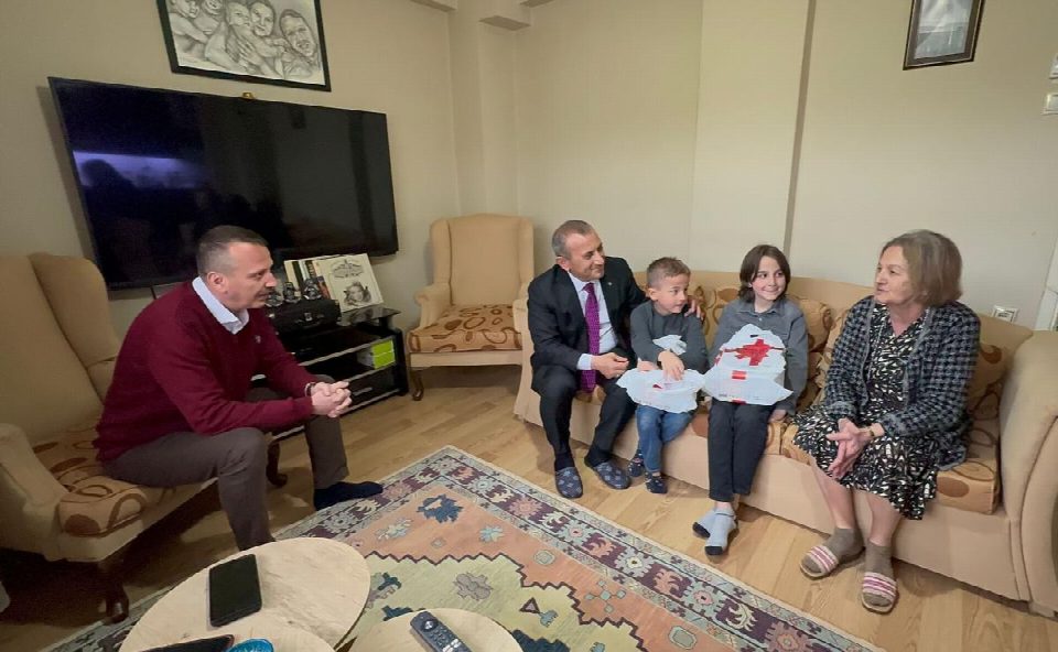 Vali Sonel’den, şehit aileleri, gazilere ve depremzede ailelere bayram ziyareti