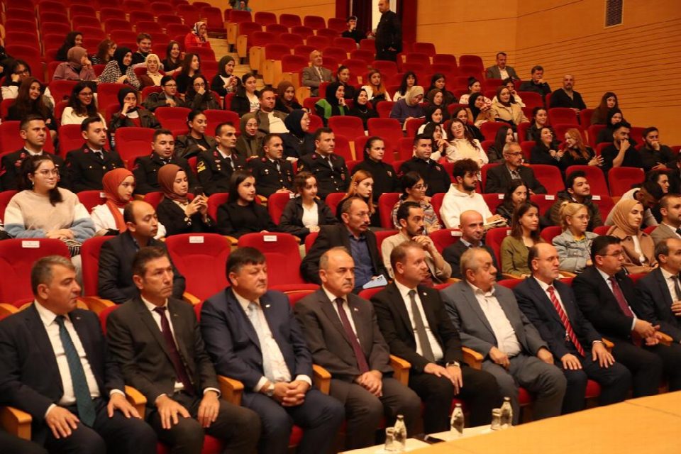 “Yunus Emre’nin Hayatı ve Sanatı” konulu konferans düzenlendi
