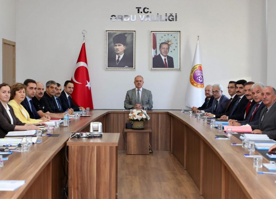 VALİ EROL, VALİLİK BİRİM MÜDÜRLERİYLE TOPLANTI YAPTI