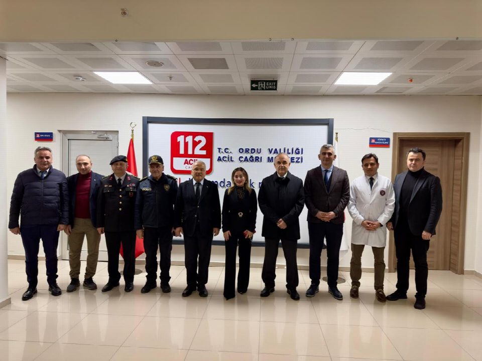 VALİ EROL VE OBB BAŞKANI GÜLER, YILBAŞI GECESİ ÇALIŞAN KAMU GÖREVLİLERİNİ ZİYARET ETTİ