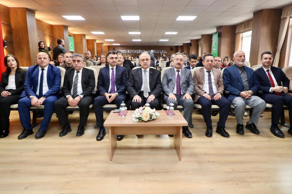 VALİ EROL, “SAĞLIKLI NESİL, SAĞLIKLI GELECEK” YARIŞMASININ ÖDÜL TÖRENİNE KATILDI