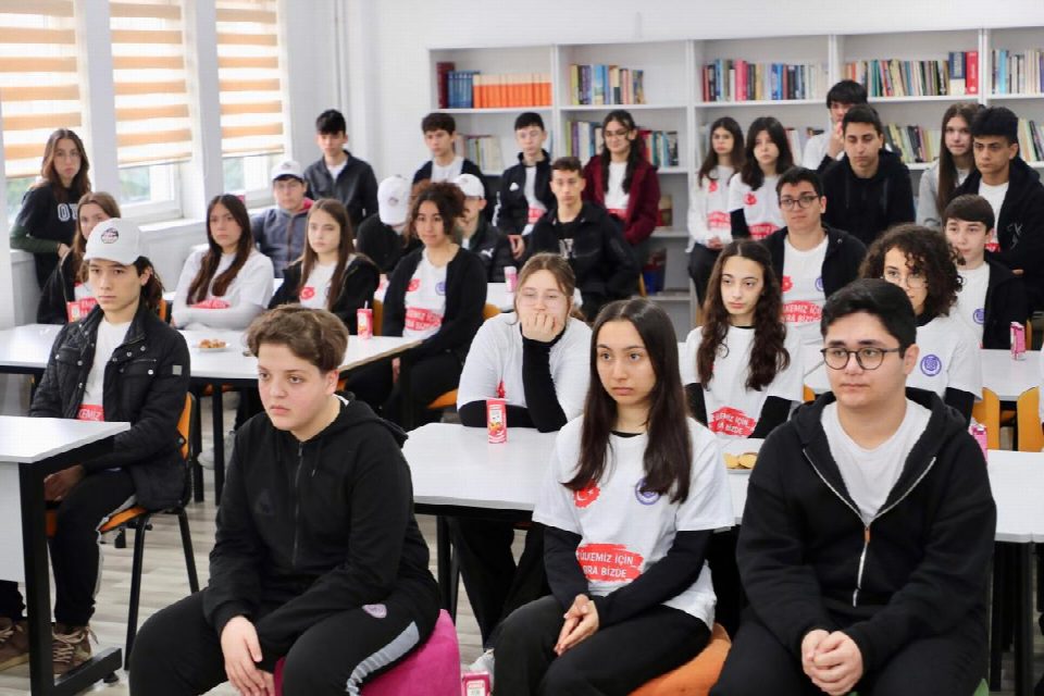 Vali Erol, Pisa’da başarılı olan ordu fen lisesi öğrencilerini kutladı