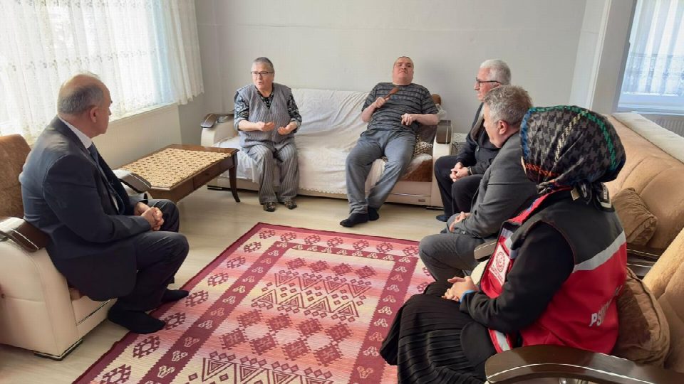 Vali Erol, engelli ailelere ziyarette bulundu
