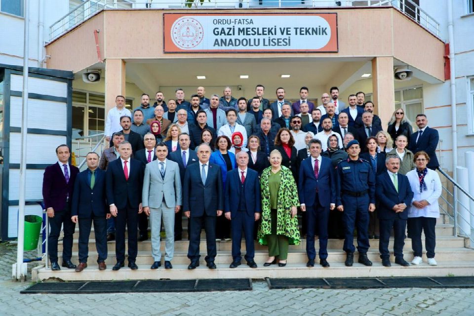 Vali Erol, hayırsever iş insanı Mazhar Tanrıkulu’nun bağışlarıyla yapılan atölyelerin açılış töreni katıldı