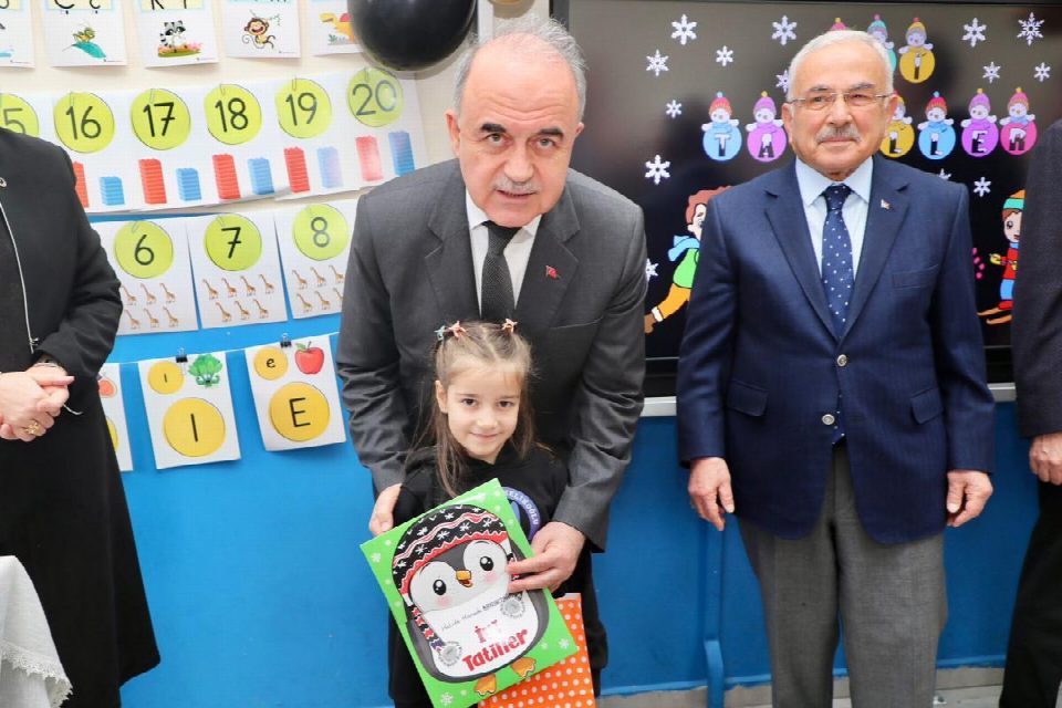 Vali Erol, öğrencilerin yarıyıl tatili heyecanına ortak oldu