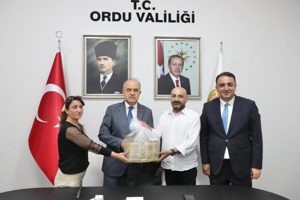 Mardinli öğrenciler Vali Erol’u ziyaret etti
