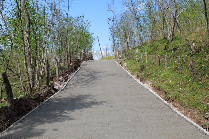 Uzundere mahallesi konforlu beton yola kavuştu