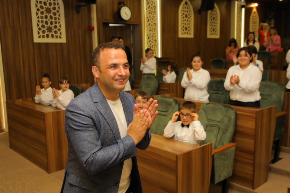 Fatsa Çocuk ve Gençlik korosundan başkan Kibar'ı çok mutlu eden ziyaret