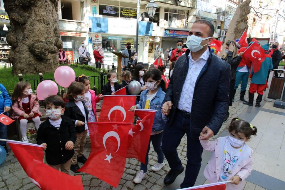 Çocuklarla tekne orucu ve 23 nisan etkinliği bir arada
