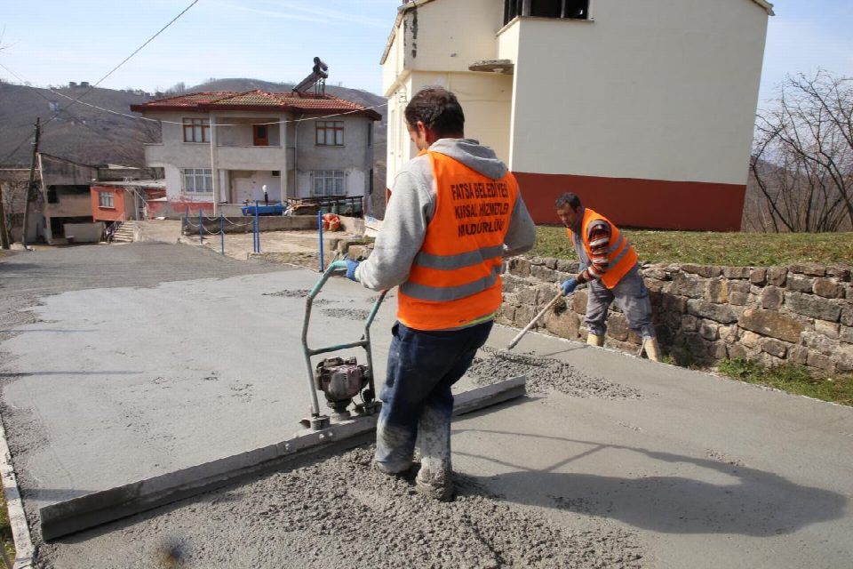 Küpdüşen mahallesinde asırlık beton yol çalışması