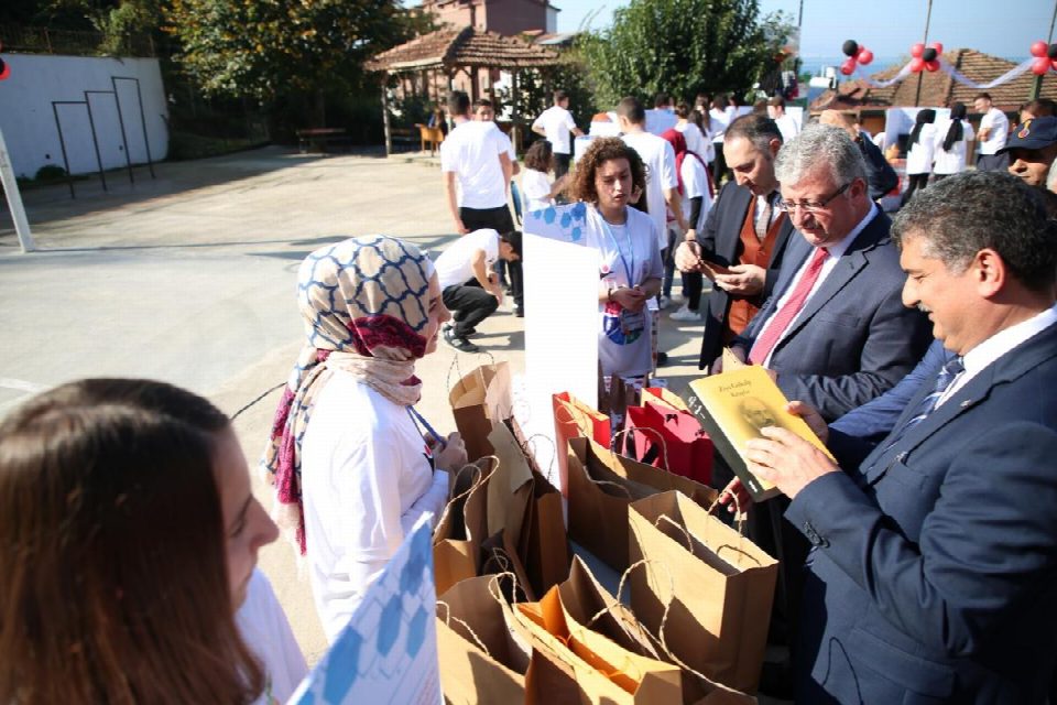 BOLAMAN ANADOLU LİSESİ’NDE TÜBİTAK 4006 BİLİM FUARI