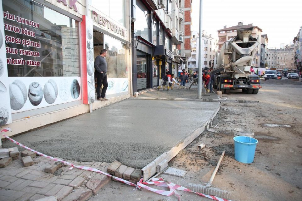 BELEDİYE HİZMET BİNASI ÇEVRE DÜZENLEMESİ BAŞLADI