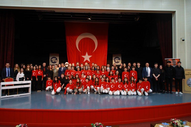 Gençay “Akif olmak ilim fikir ve dava adamı olmaktır”