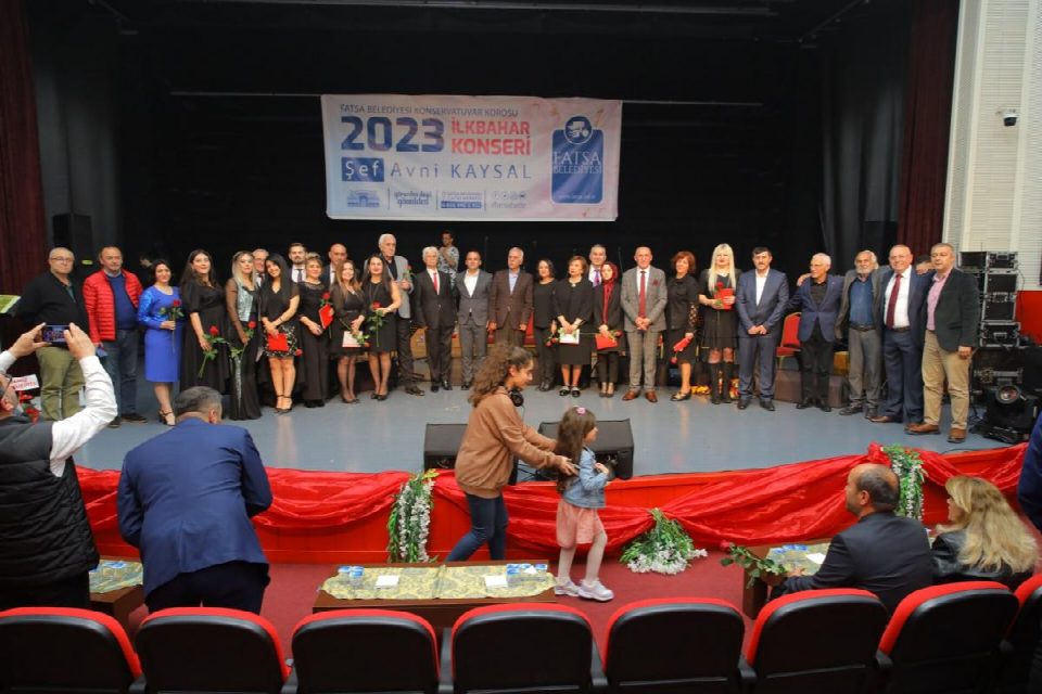 Belediye konservatuvarı kulakların pasını sildi