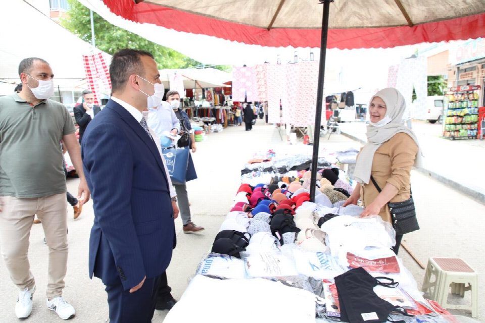 Başkan kibar pazarcı esnafını ziyaret etti