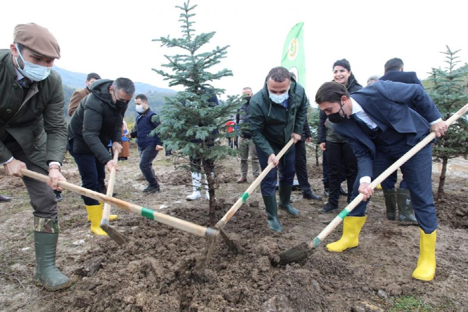 Geleceğe nefes çerçevesinde 100 fidan daha toprakla buluştu