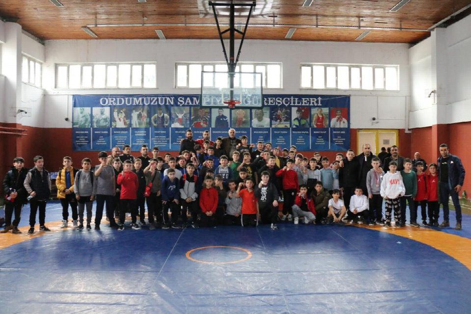 Ordu'da küçükler güreş müsabakaları sona erdi