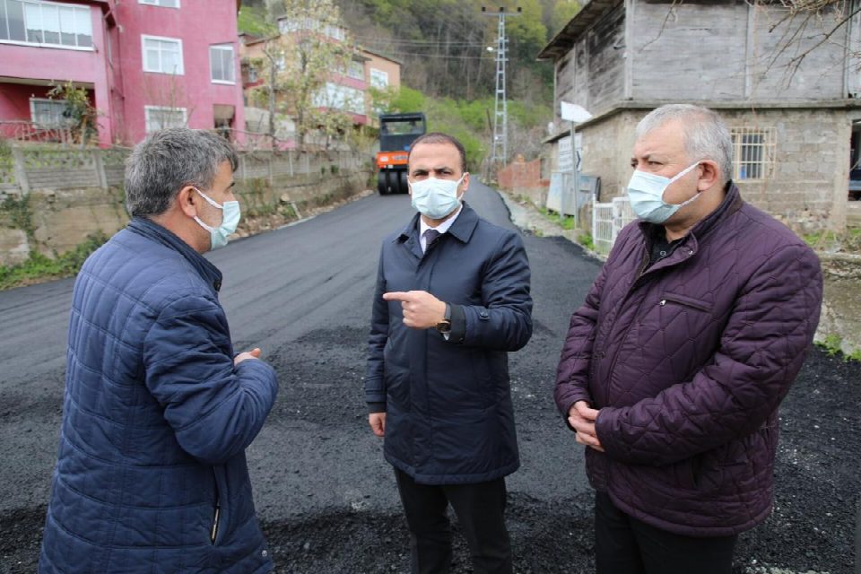 4 mahalleyi birbirine bağlayan 6 km’lik yolun sıcak asfaltı 15 günde tamamlanacak