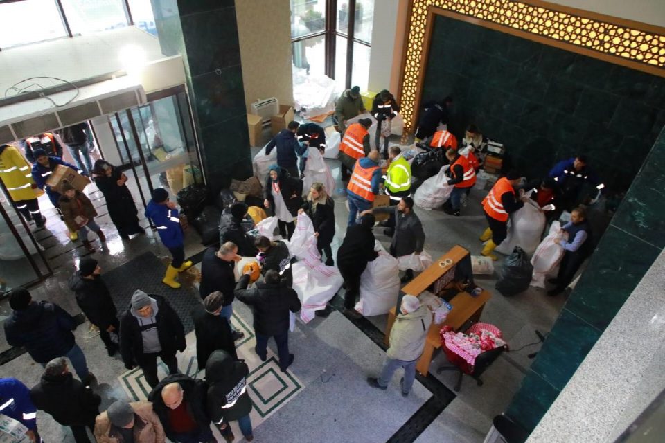 Fatsa deprem bölgesi için tüm imkanlarını seferber ediyor