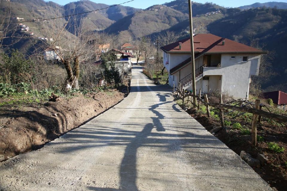 Beton yollarla, kronikleşmiş sorunlar kökten çözülüyor